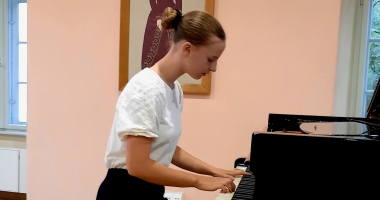 Junge Pianistin Sara Petz erneut erfolgreich
